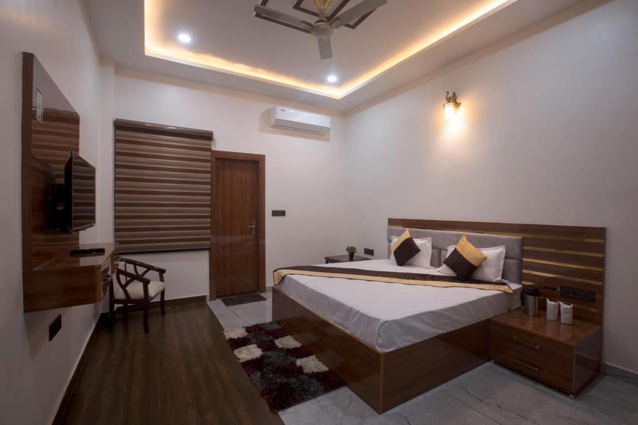 Madhav Residency Hotel Mathura Eksteriør billede