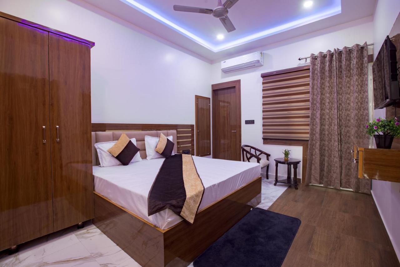 Madhav Residency Hotel Mathura Eksteriør billede